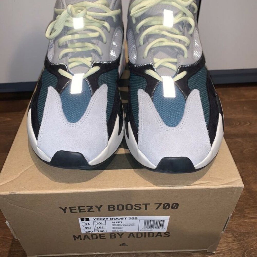 Yeezy 700 V1 Wave Runner size 11 (used) with box a